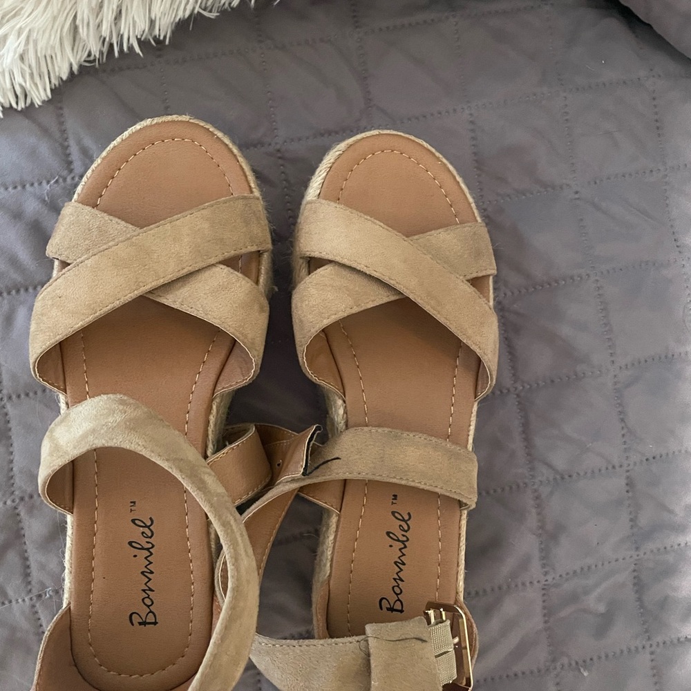 espadrille sandals in tan super comfy, lightly worn, size 7